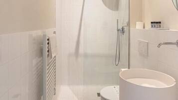 Doppelzimmer, Stadtblick | Badezimmer