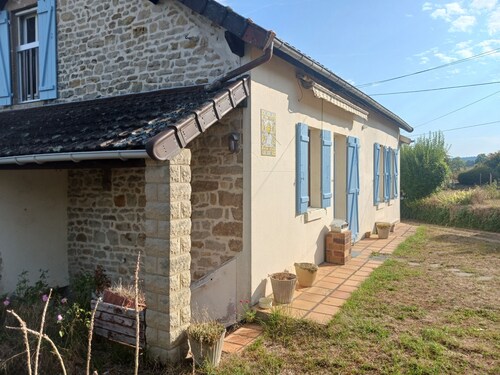 Charming gîte with panoramic views over the hills of the Morvan
