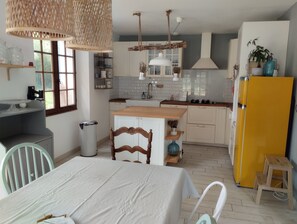 Micro-ondes, four, plaque de cuisson, lave-vaisselle