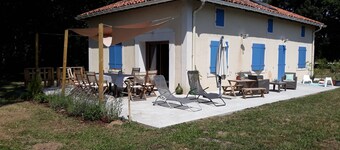 Family house, 1ha, children's playground, near lake & ocean