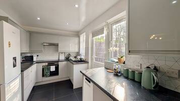Coffee/tea maker, fridge, microwave, oven