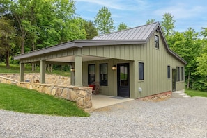 Exterior - Hot Tub Cabin w/ Screened Porch & Loft Bed (Simpson)
