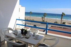 Outdoor dining - 2 Bedroom 1 Bathroom Sea Front (AN)