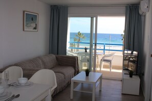 Smart TV - 2 Bedroom 1 Bathroom Sea Front (AN)