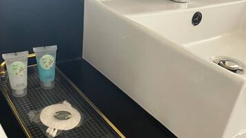 City Studio, City View | Bathroom