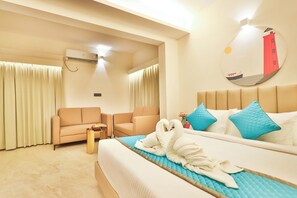 Habitación doble superior, vistas a la ciudad | Espacio para trabajar con un portátil y wifi gratis