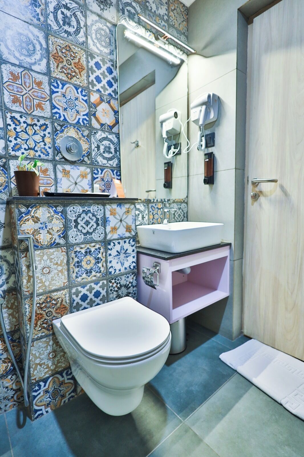 Superior Double Room, City View | Bathroom | Shower, towels, soap, shampoo
