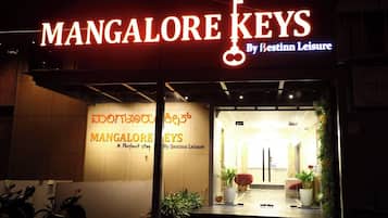 Mặt tiền nơi lưu trú