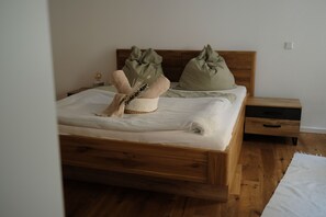 1 chambre, coffres-forts dans les chambres, fer et planche à repasser