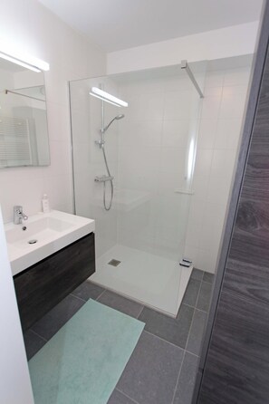 Shower - Dukdalf 20 0403 + G-2/17 (Nieuwpoort)