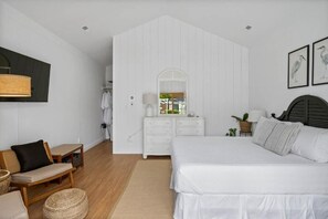 Dobbeltrom – premium, terrasse, bakgårdsutsikt | Blendingsgardiner, strykejern/-brett og wi-fi (inkludert)