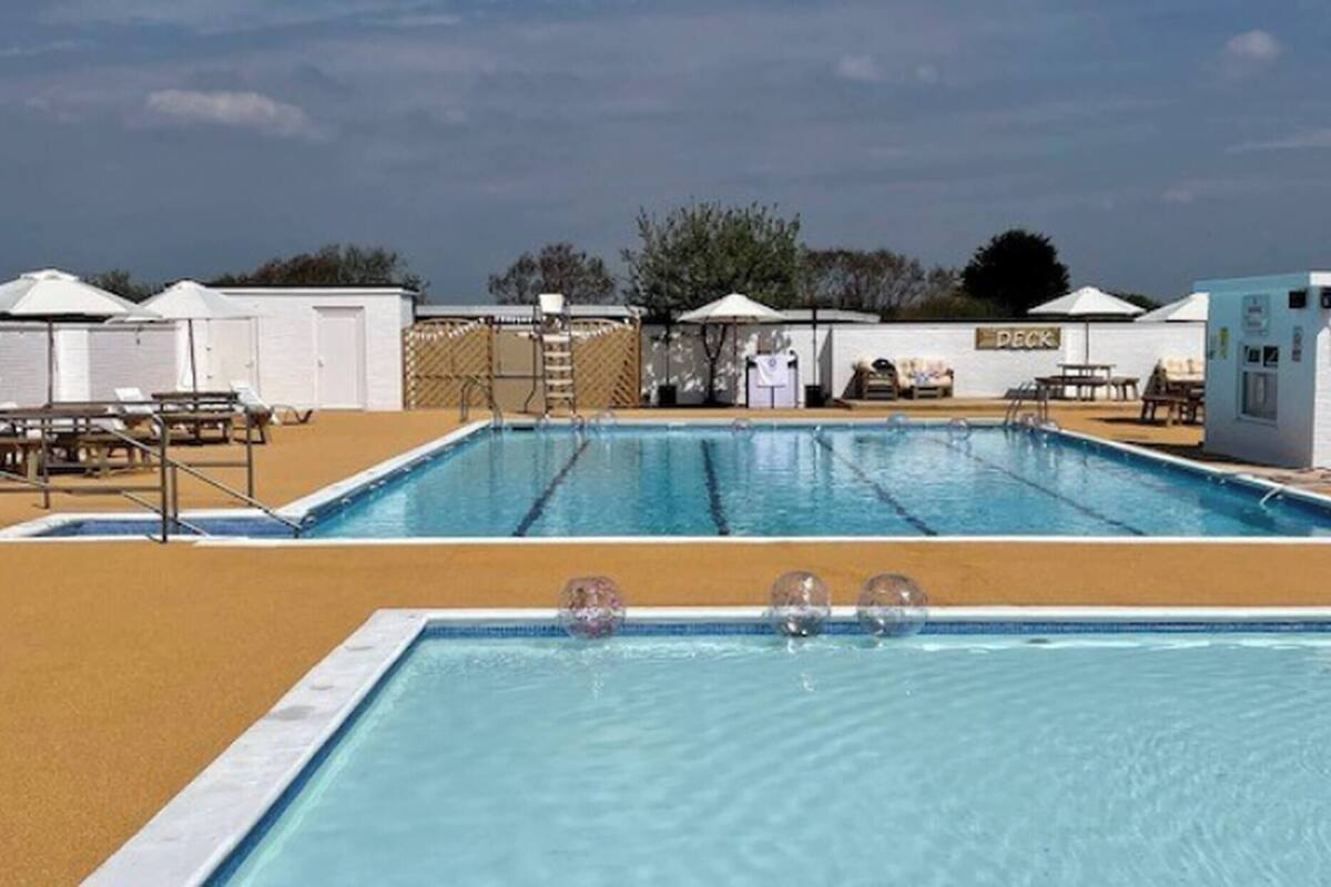 ハウス 2 ベッドルーム バルコニー | プール