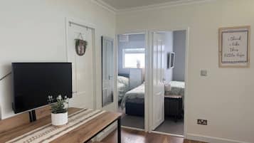 House, 2 Bedrooms, Balcony | Room amenity