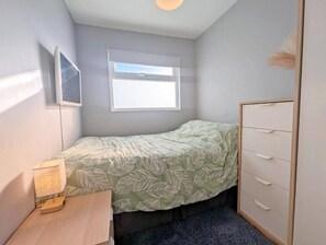 House, 2 Bedrooms, Balcony - Chalet Retreat With Outdoor Pools Close (Chichester)