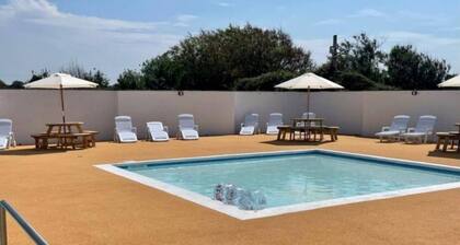 Chalet Retreat With Outdoor Pools Close
