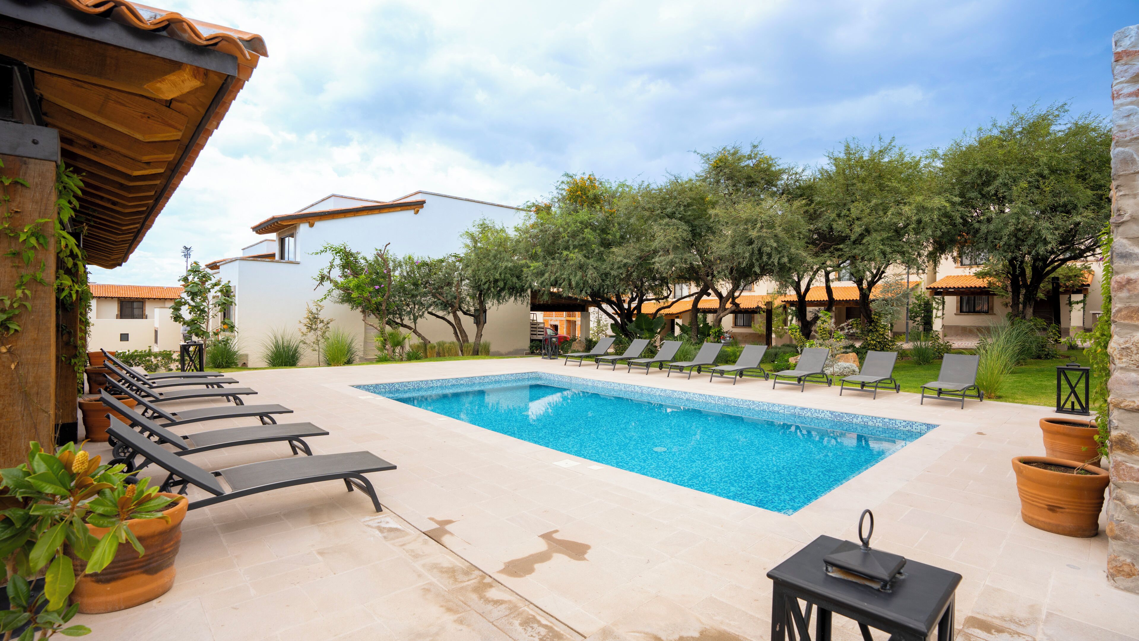 2 outdoor pools