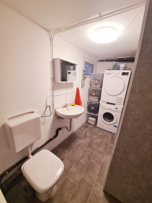 Shower, towels, soap, toilet paper - Welcome to our cozy apartment (Ennigerloh)