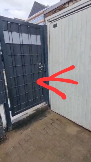 المنطقة المحيطة بالمنشأة