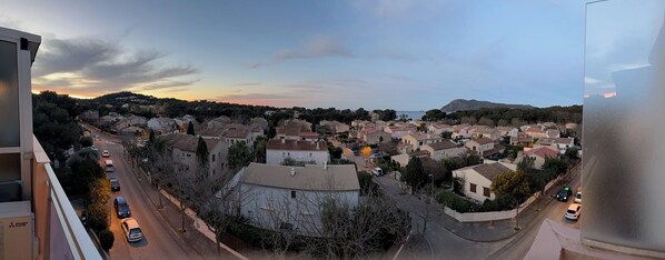 المنطقة المحيطة بالمنشأة