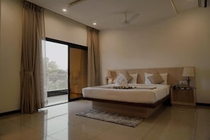 Suite, balcon, vue piscine