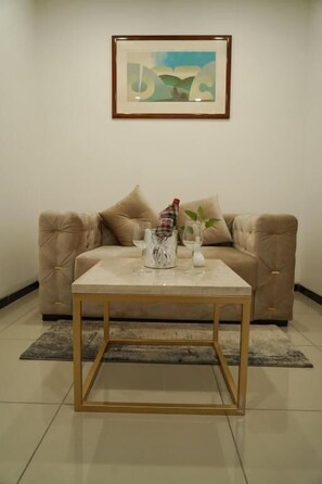 Suite, Balcony, Pool View | Interior