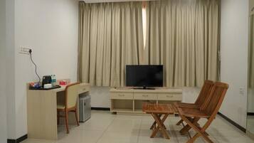 Suite, balkong, bassengutsikt | Innvendig