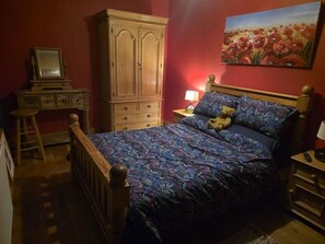 Iron/ironing board, WiFi, bed sheets - Secluded Lakeside Log Cabin near to beautiful Pembrokeshire beaches. (Whitland)