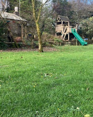 Children’s area - Secluded Lakeside Log Cabin near to beautiful Pembrokeshire beaches. (Whitland)