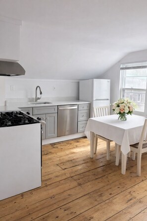 Private kitchen -  fantastic 2-bedroom apartment deck and water view in walk to village Sag Harbor (Sag Harbor)