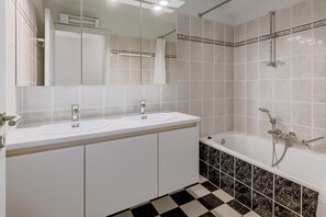 Bathroom - GAUGUIN C 0101 + P26* (Nieuwpoort)