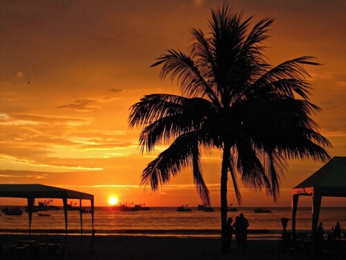 Amazing 1-bedroom in a cabin in Puerto López perfect for relaxing getaway