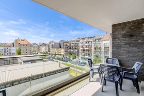 Outdoor dining - 3 bedroom accommodation in Nieuwpoort (Nieuwpoort)