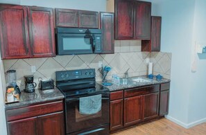 Private kitchen - Cozy 1-bedroom apartment in fabulous El Paso with AC M2 (El Paso)