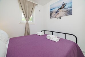 2 bedrooms, in-room safe, free WiFi, bed sheets - Modern vacation home with pool, terrace & top location on the island of Krk (Kras)