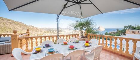 屋外ダイニングエリア