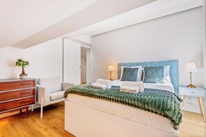 Iron/ironing board, Internet, bed sheets - Rooftop Apartment with Private Terrace (Lisboa)