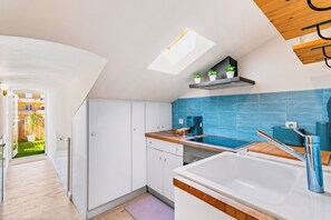 Private kitchen - Rooftop Apartment with Private Terrace (Lisboa)