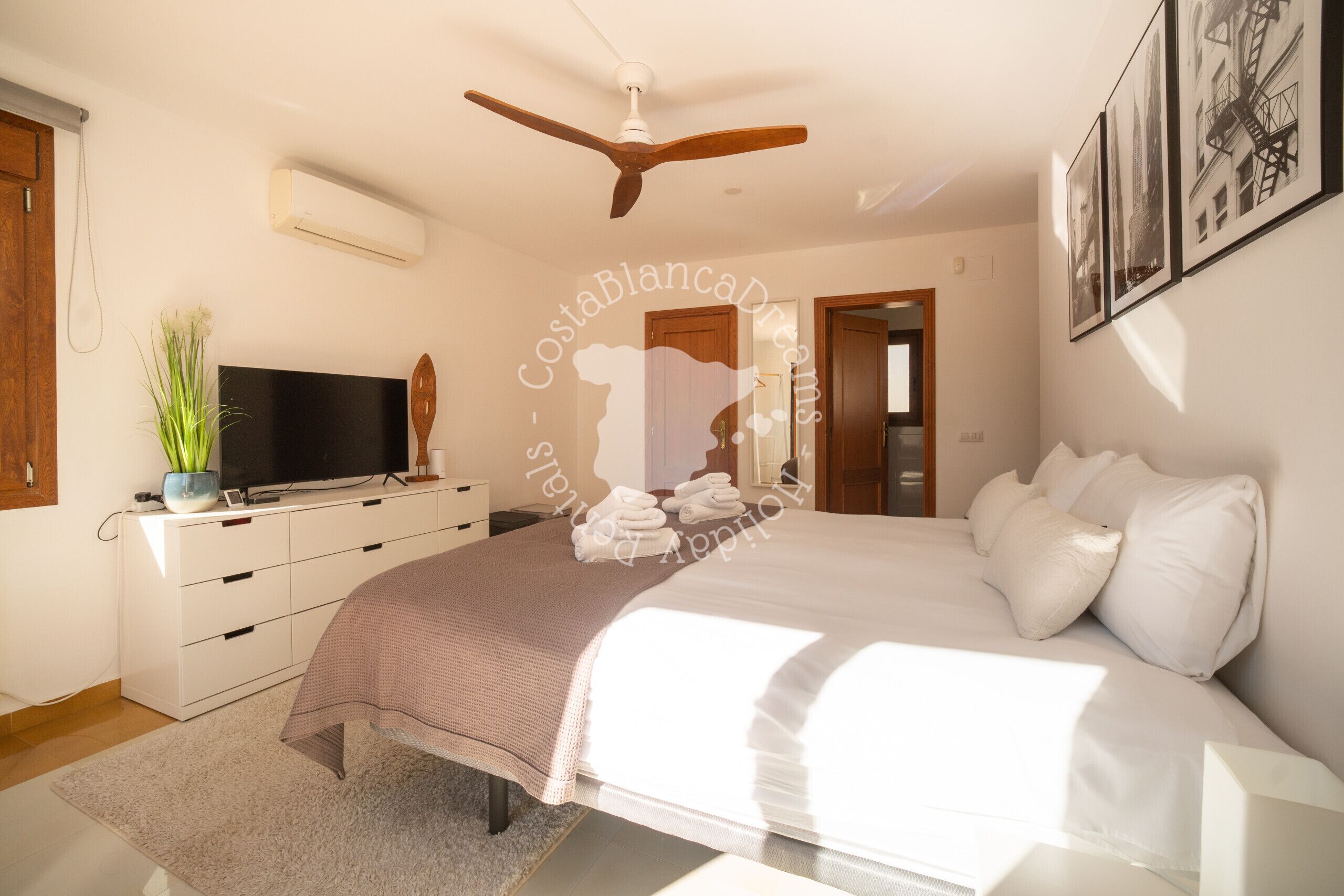 Iron/ironing board, free WiFi, bed sheets