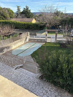 Property grounds - Mazurka House (Tulette)