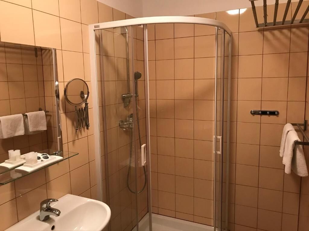 Comfort Double or Twin Room, City View | Bathroom