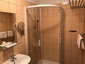Comfort Double or Twin Room, City View | Bathroom - Hotel Aréna (Brumov-Bylnice)