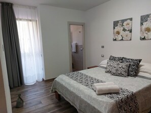 2 bedrooms, iron/ironing board, bed sheets - Apartment in the center, bright and modern style in Villasimius (Villasimius)
