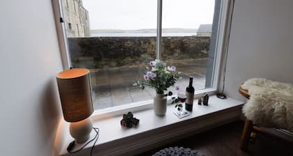 Central Lerwick Stay; Harbour Views, Log Burner