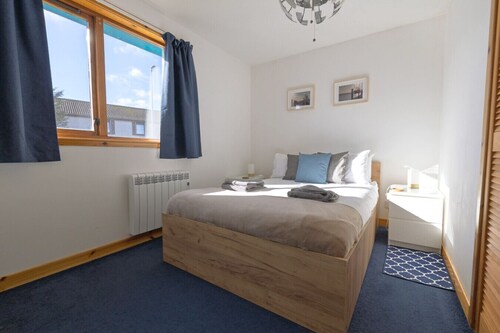 Coastal Stay Near Lerwick, Walk To Beach, Parking