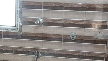 Deluxe Double or Twin Room, City View | Bathroom