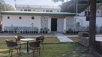 Tempat makan outdoor