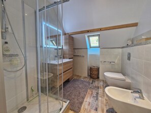 Bathroom - Vrbo Property (Louvie-Soubiron)