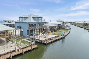 Exterior - Spacious canal-front home, walk to Gulf beaches, sleeps 16 (Dauphin Island)