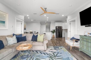 Smart TV - Spacious canal-front home, walk to Gulf beaches, sleeps 16 (Dauphin Island)