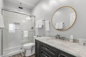 Hair dryer, towels, toilet paper - Spacious canal-front home, walk to Gulf beaches, sleeps 16 (Dauphin Island)